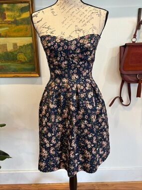 Sans Souci Navy Floral Strapless Lace Textured Mini Dress Size Small